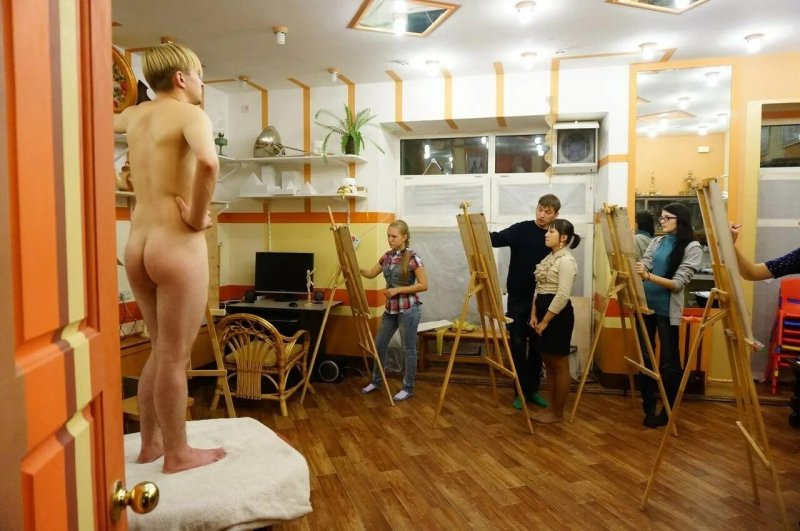 Натурщицы в художественных студиях