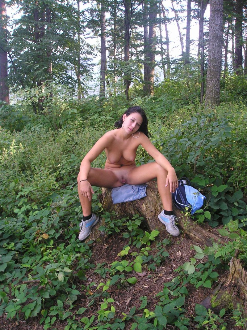 Голые жены в лесу