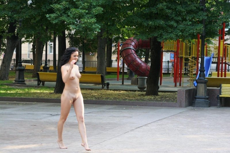 Голые в парке