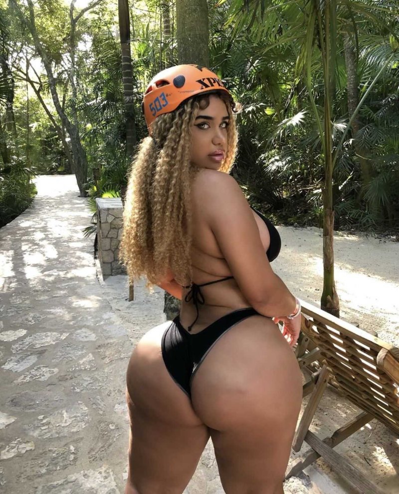 Carmela habibi в обтягюшем