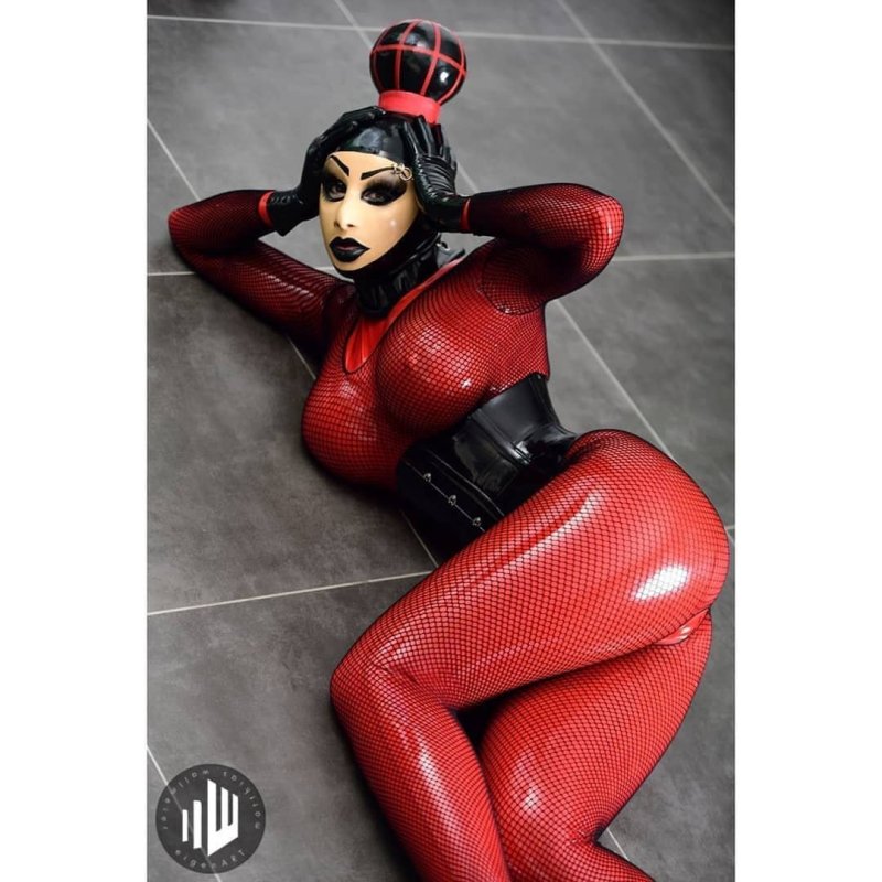 Miss fetilicious имперская гвардия латекс