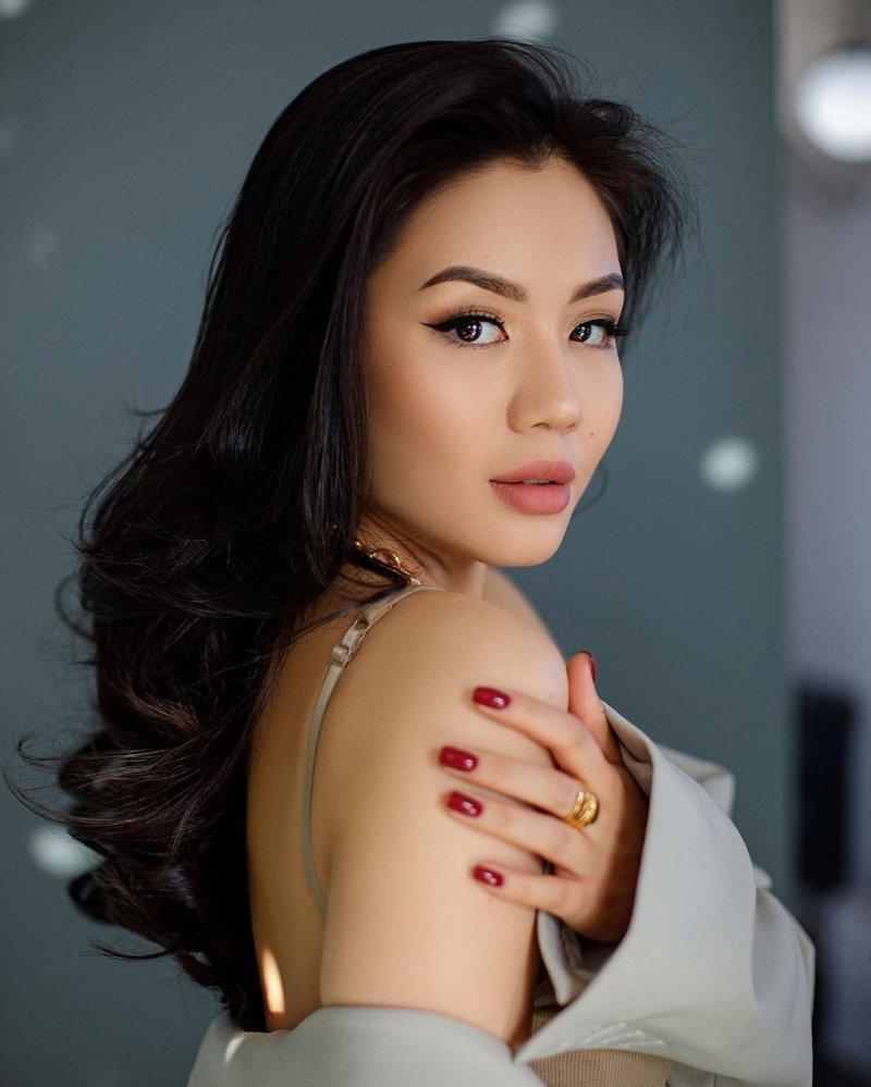 Aijan asemova