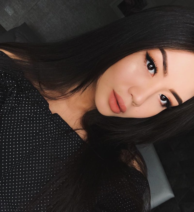 Aijan asemova