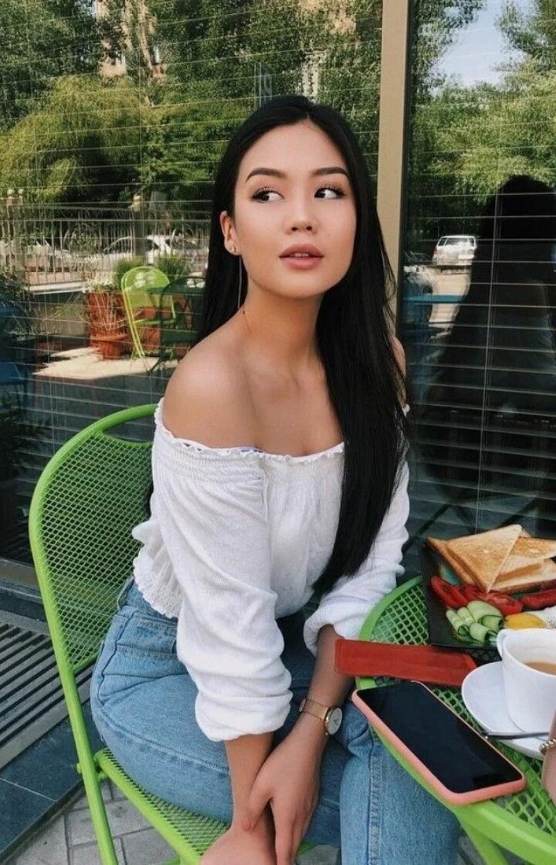 Aijan asemova