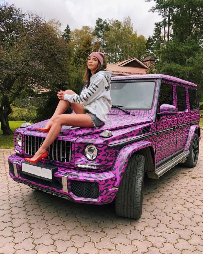Розовый гелендваген