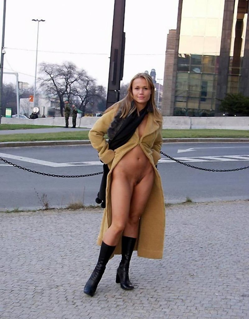 Энн энджел голая в плаще