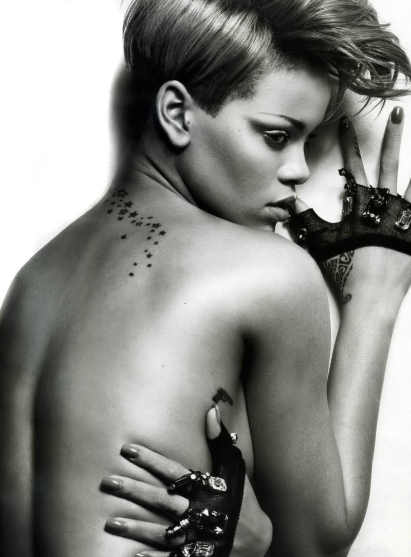 Rihanna rated r