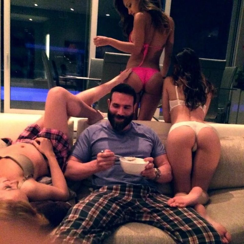 Дэн билзерян и его девушки