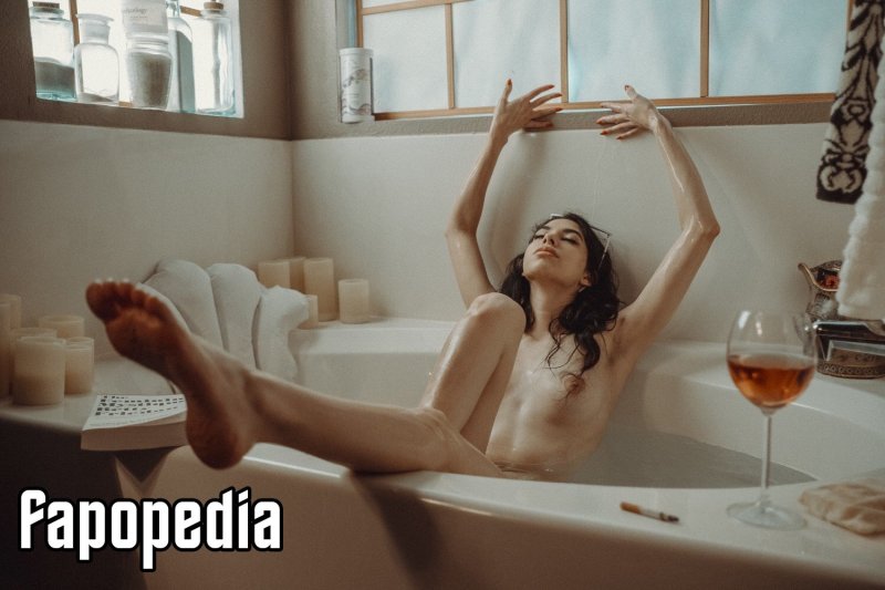 Ню девушек