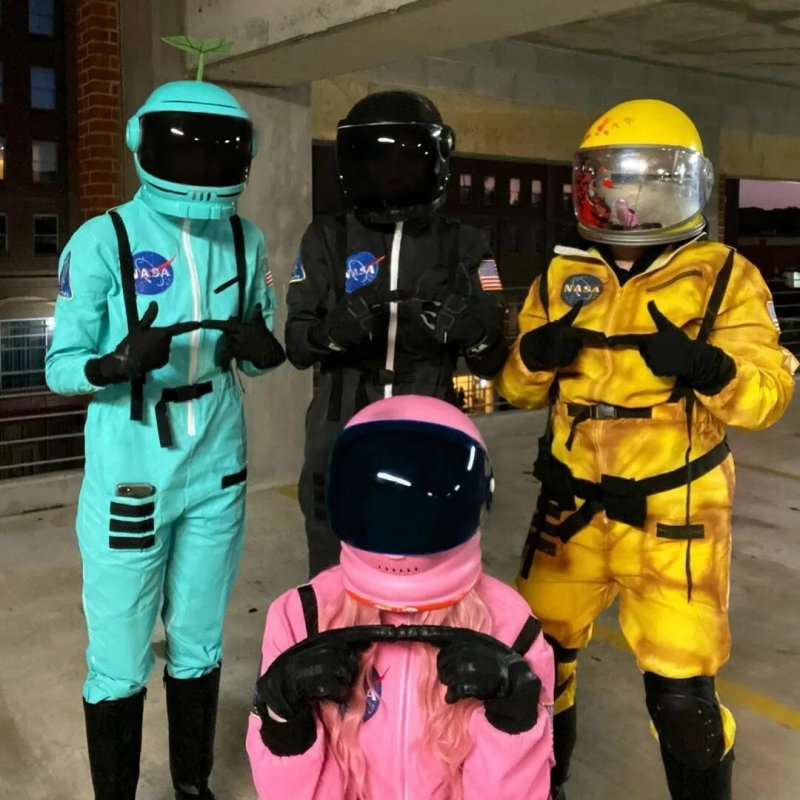 Амонг ас косплей космонавтов