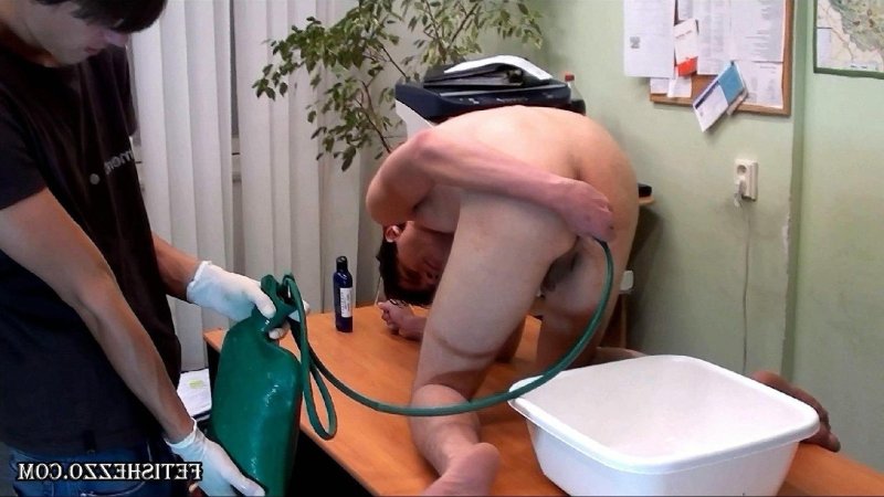 Клизма в попе