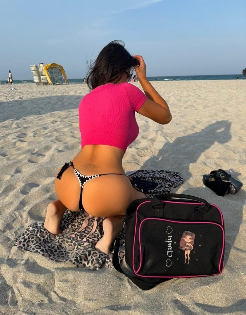 Стринги на пляже