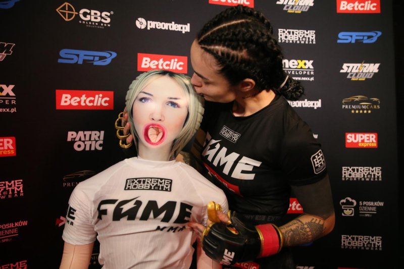 Камилла смогулецкая mma