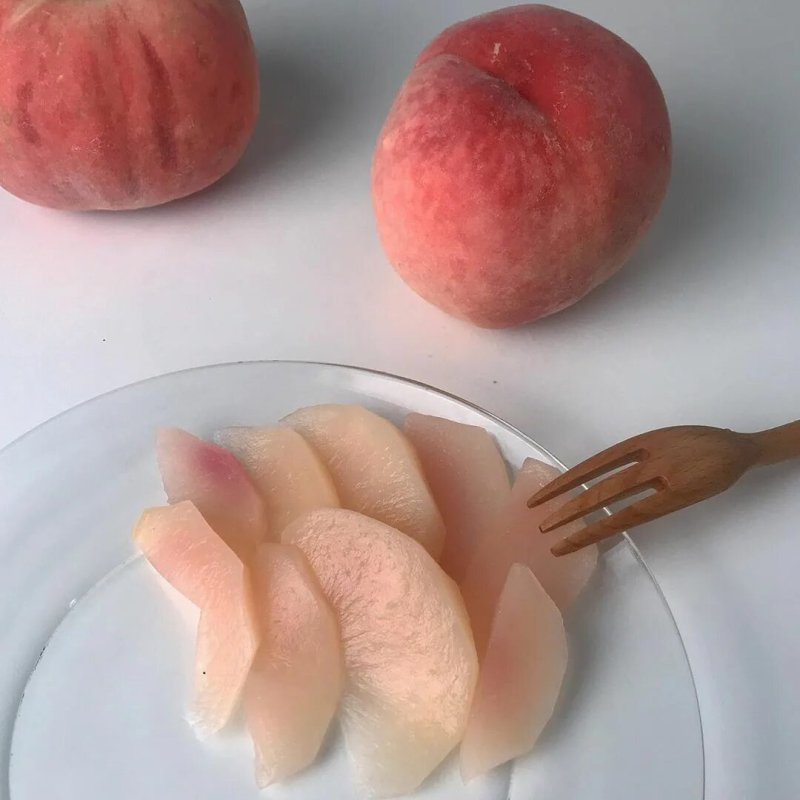 Розовые персики