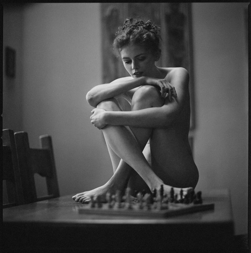 Эротическая фотосессия с шахматами