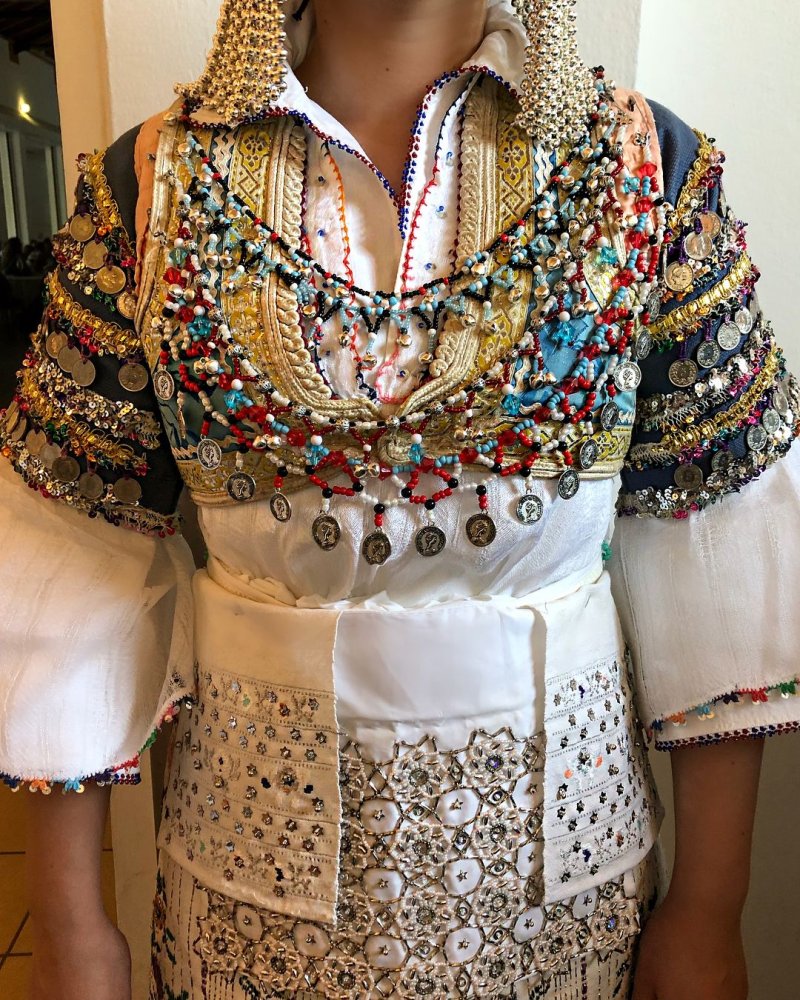 Национальное сербское украшение
