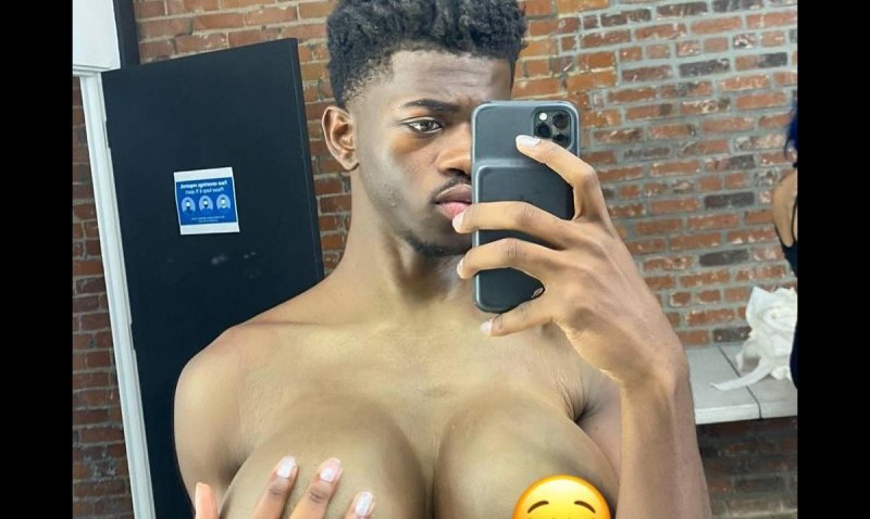 Lil nas грудь