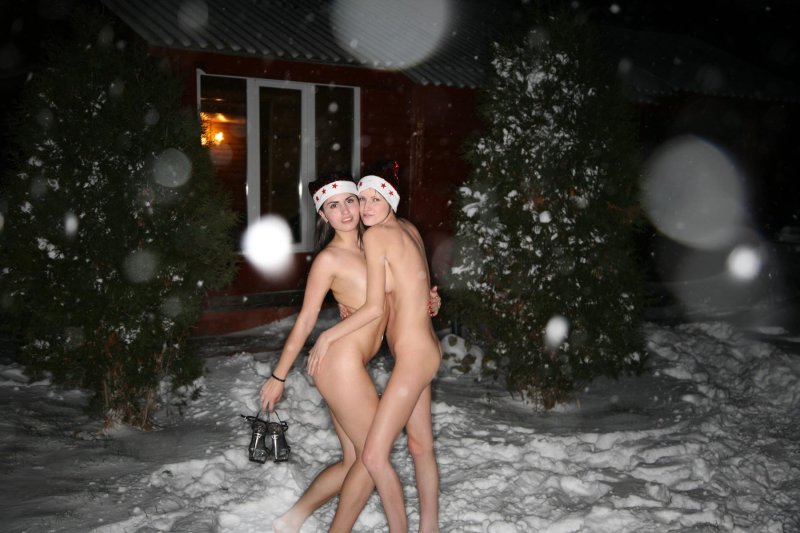 Голые женщины на новый год