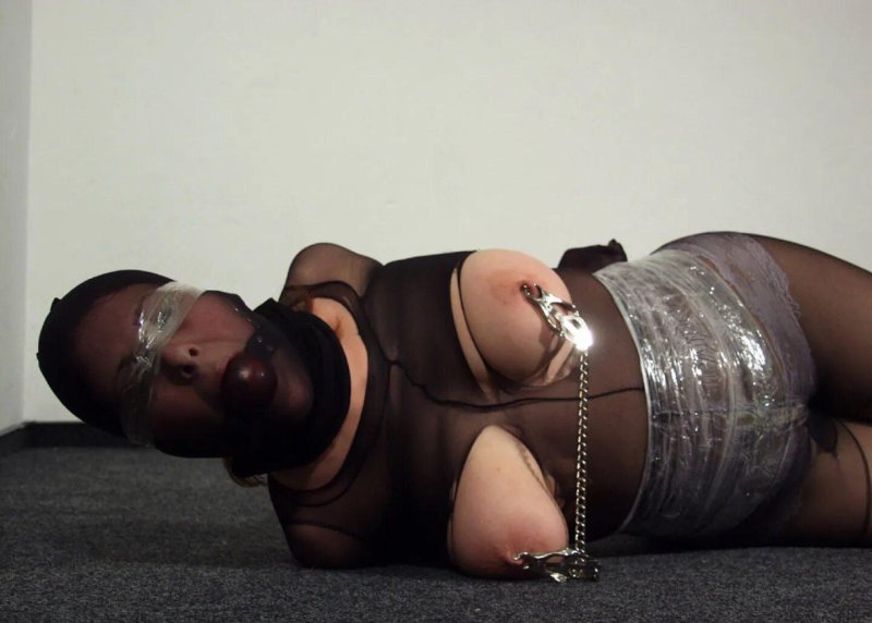Pantyhose encasement бондаж скотч