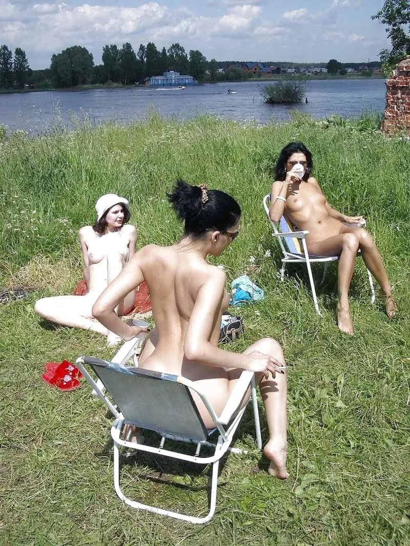 Голый пикник