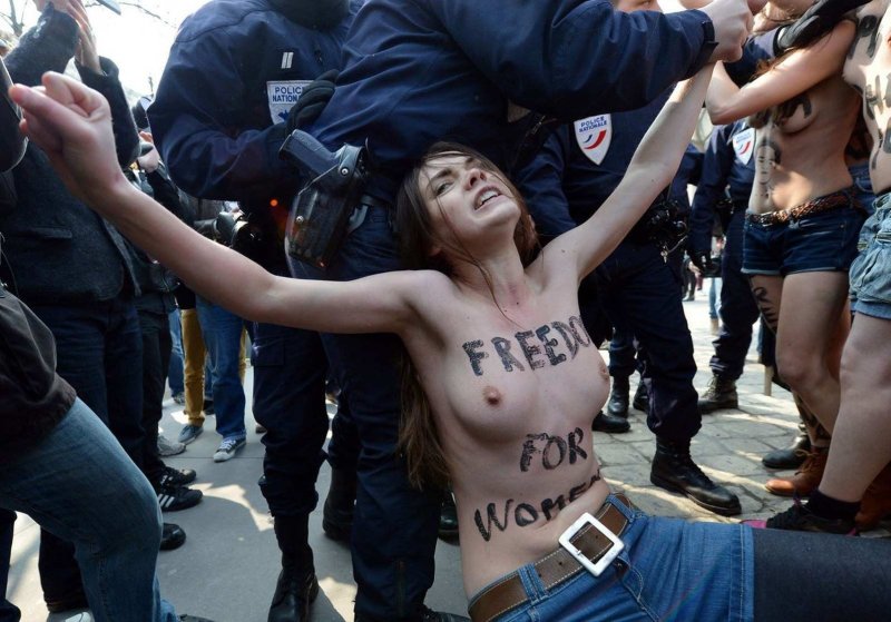 Украинские активистки femen