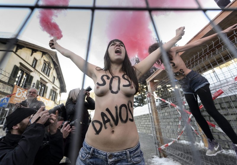 Активистки femen