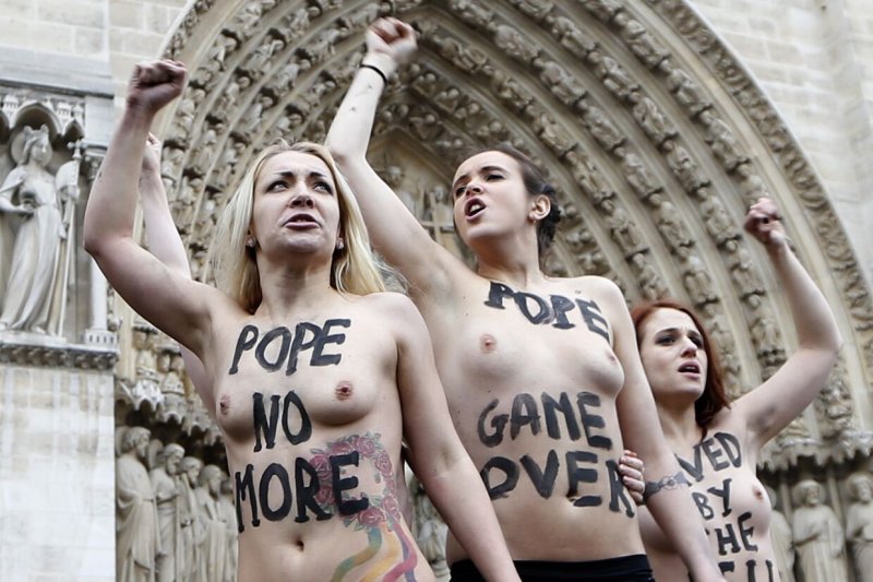 Активистки femen