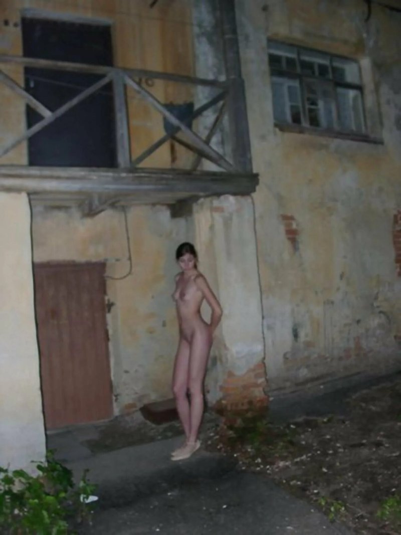 Голые в подъезде