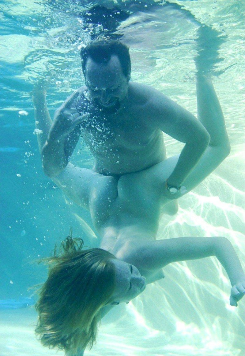 Голая фотосессия под водой
