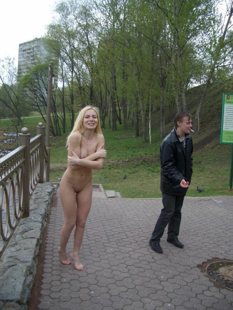 Разделась на спор