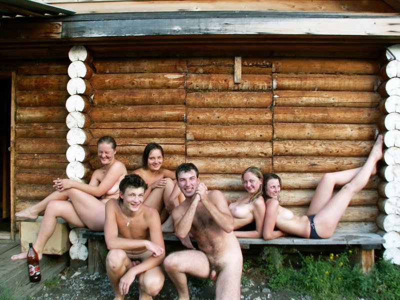 Голые семьи в бане