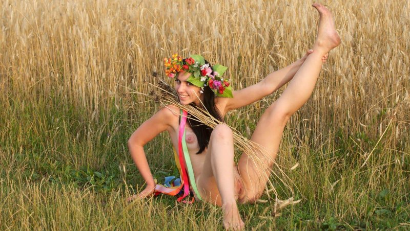 Голые украинки в народных костюмах