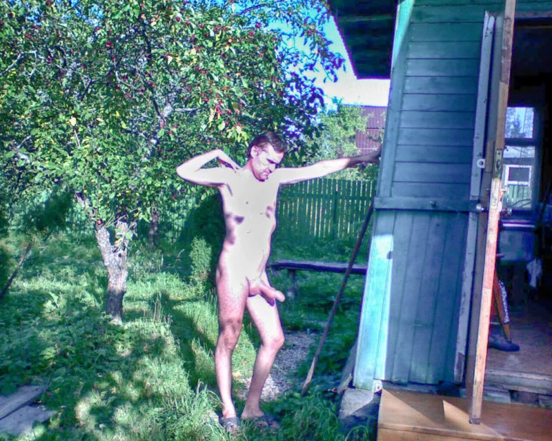 Голый на даче